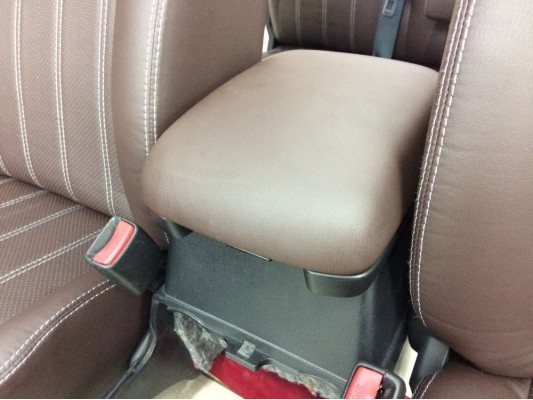 Перетяжка центрального подлокотника Перетяжка центрального подлокотника